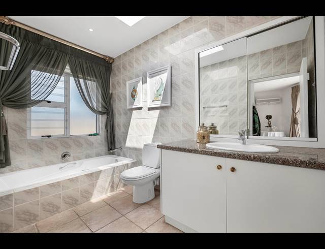 4 BEDROOM HOUSE FOR SALE IN HYDE PARK